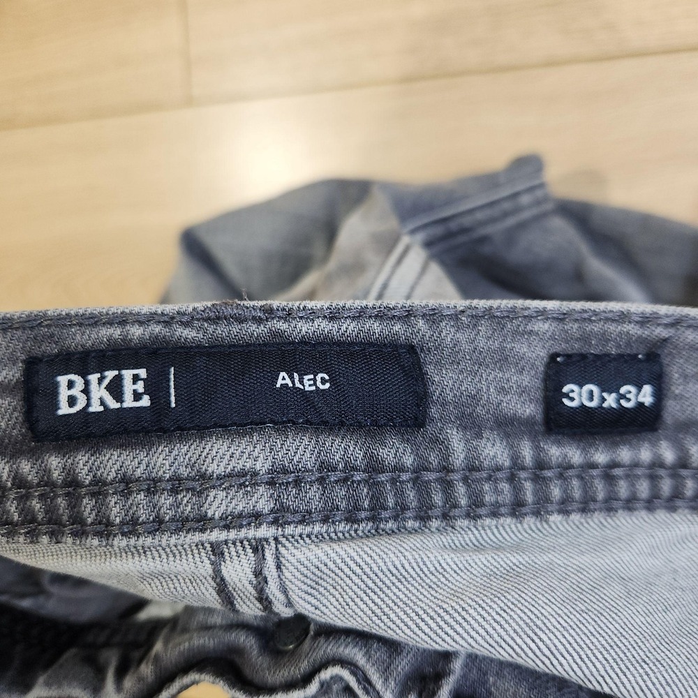 BKE Alec Straight Jeans Mens 30x34 Gray Medium Wash Distressed Denim Casual - Picture 3 of 8